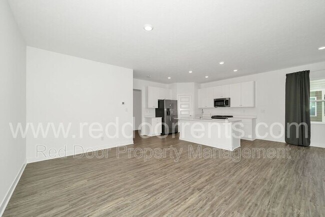 Building Photo - 6380 Apperson Dr