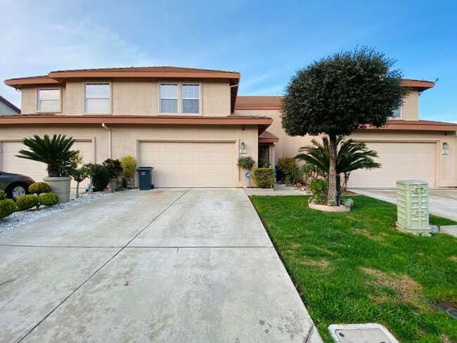 Primary Photo - Lovely Galt Townhouse