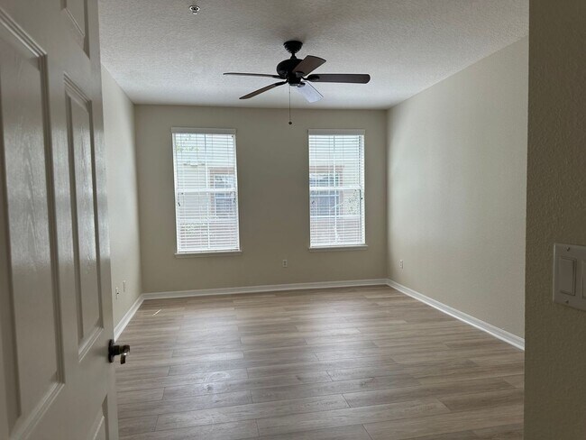 Building Photo - Comfortable and Spacious 3 bedroom 2 Bath ...
