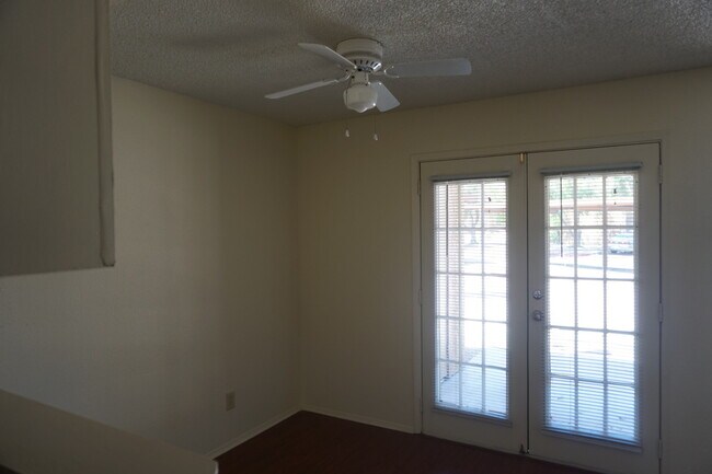 Building Photo - Charming 2 bed 1.5 bath Phoenix townhouse