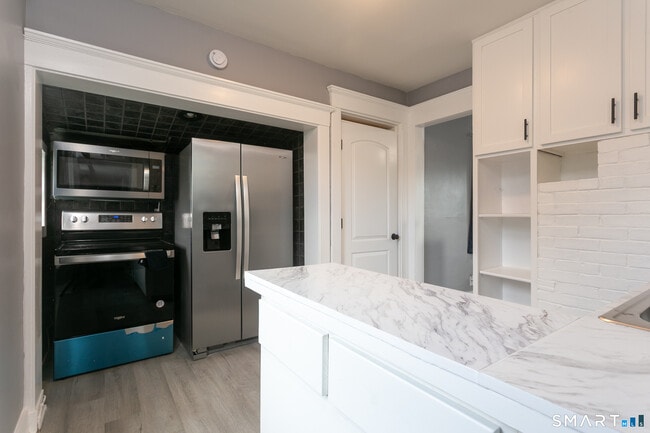 Building Photo - 101 Laurel St