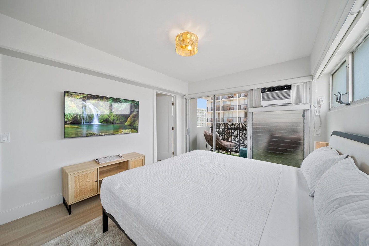 Building Photo - 2464 Prince Edward St