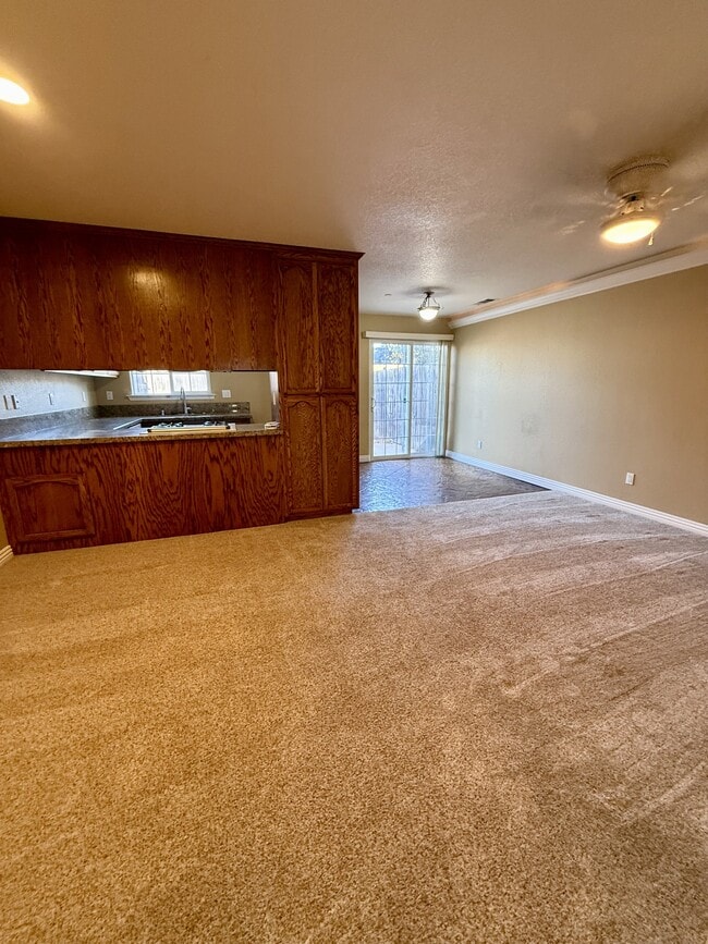 Building Photo - 557 Orchard Rd