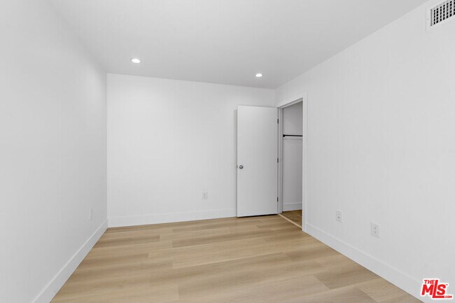 Building Photo - 10957 Calvert St