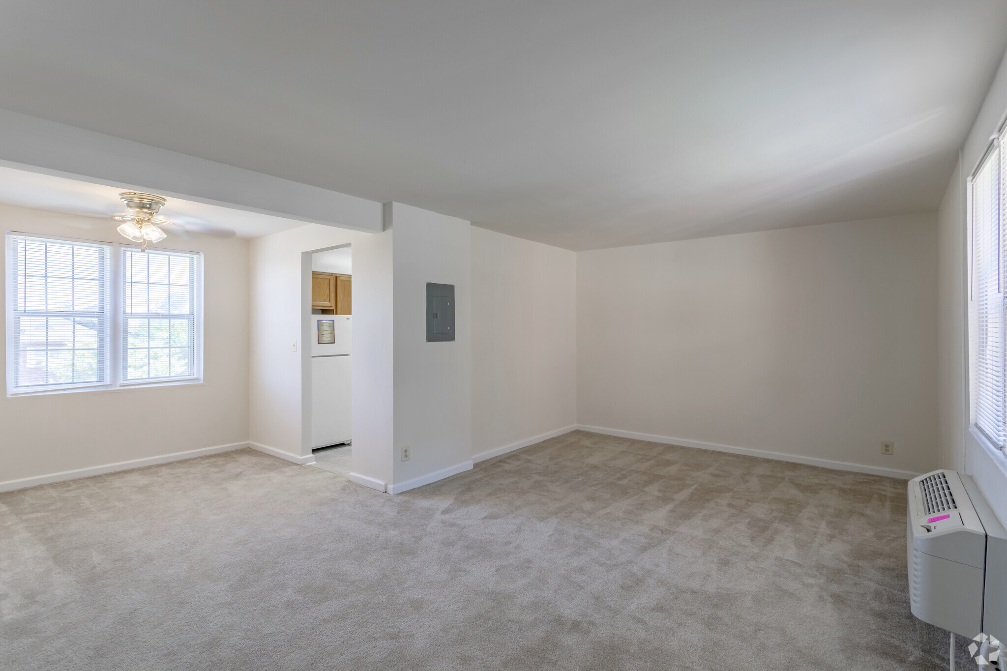 Studio, 1 BA - 520 SF - Kaywood Gardens Apartments