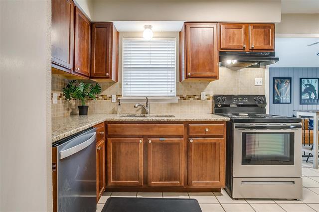 Building Photo - 10008 San Lorenzo Dr
