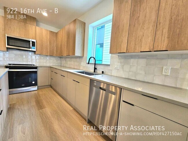 Building Photo - 922 16th Ave
