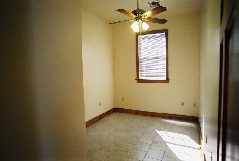 Ceiling fans in bedrooms - 2039 Valence St