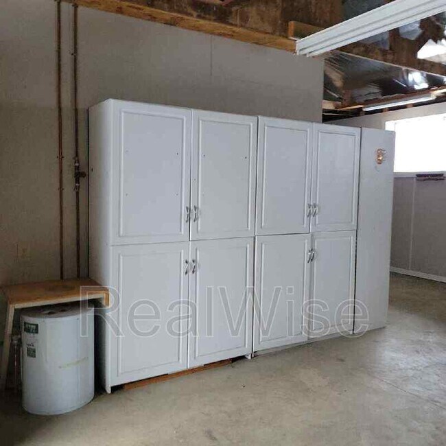 Building Photo - 373 Donet Ln