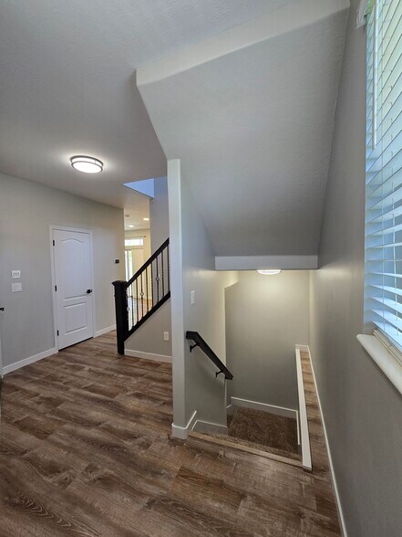 Building Photo - 287 E Rockingham Ct
