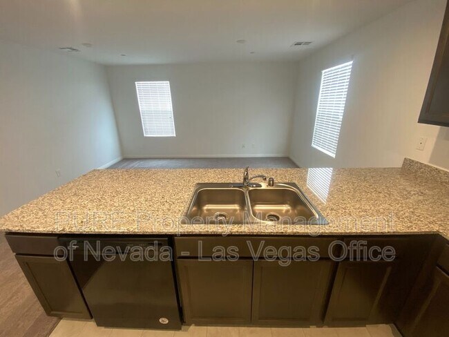 Building Photo - 4645 Pencester St