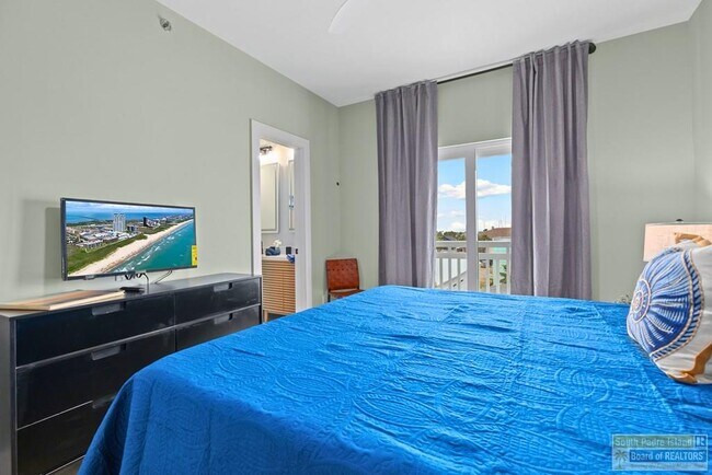 Building Photo - 111 W Sunny Isle Dr