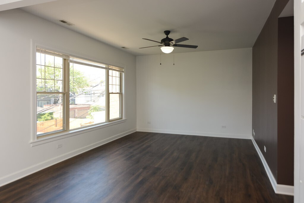 Building Photo - 5208 N Sawyer Ave