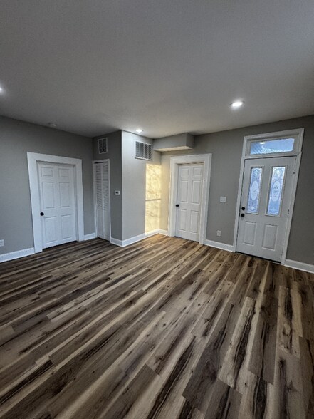 Building Photo - 505 W Columbus Ave