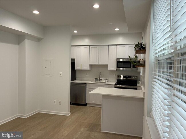 Building Photo - 1447 Chapin St NW
