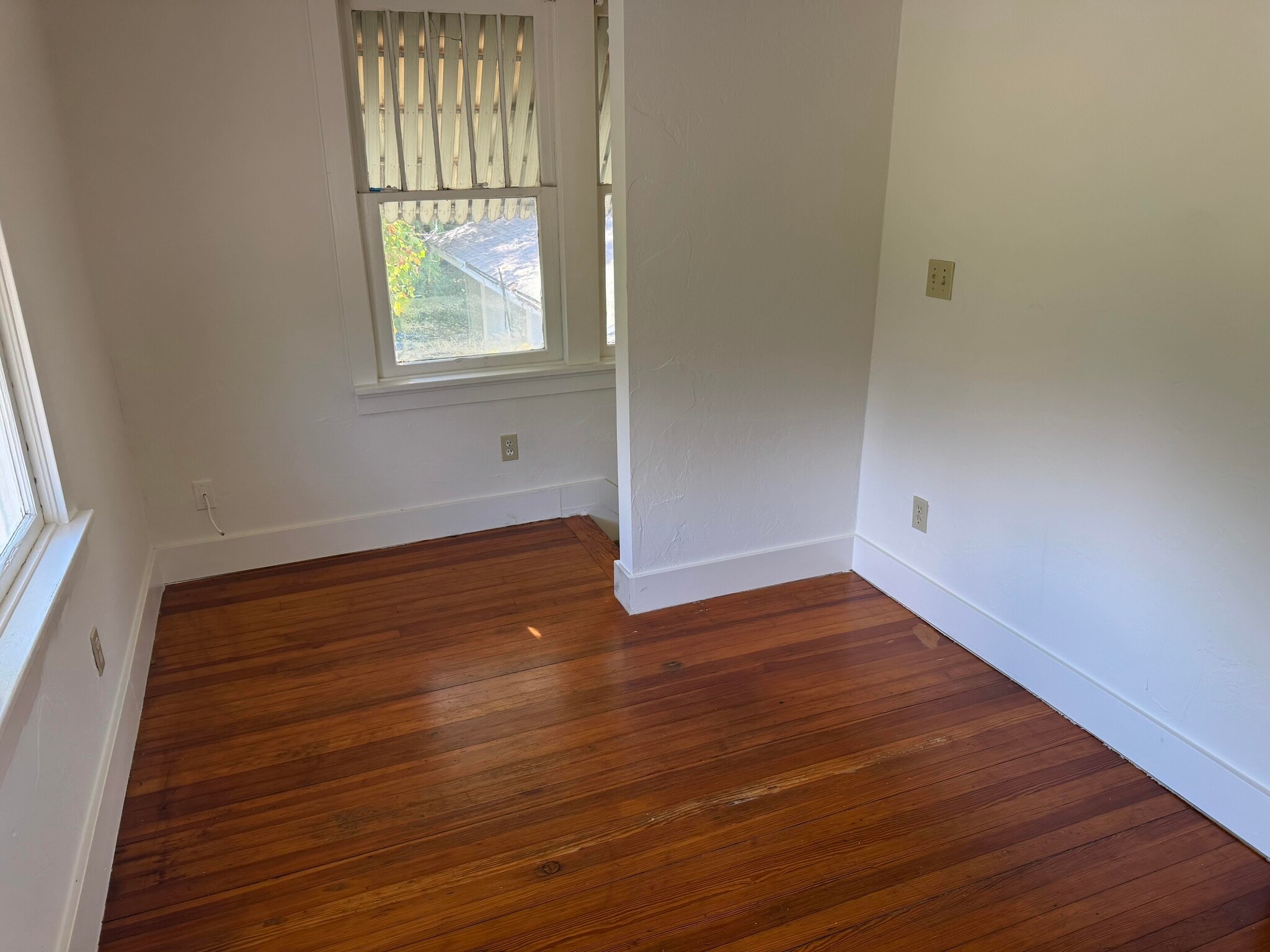 Building Photo - 2601 N Robinson Ave