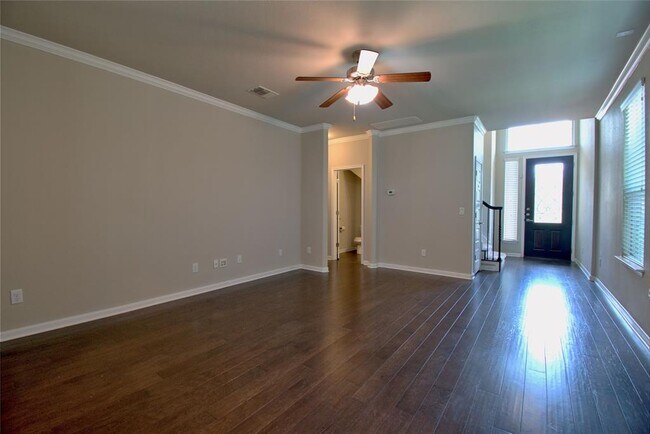 Building Photo - 504 Hummingbird Ln
