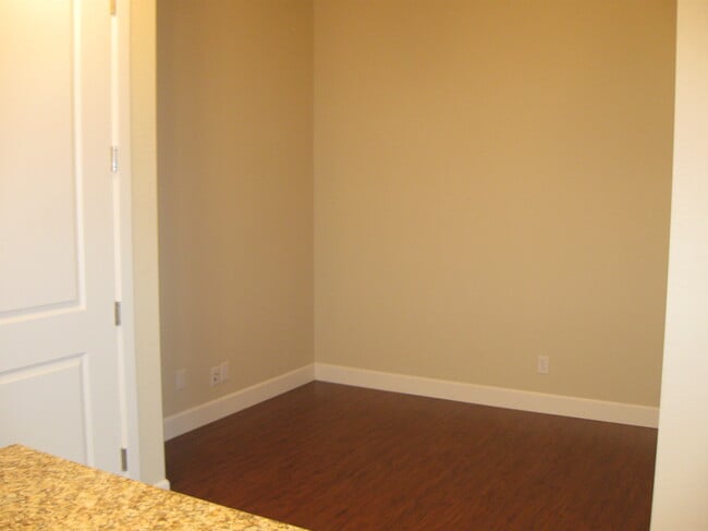 Building Photo - 303 Inverness Way S