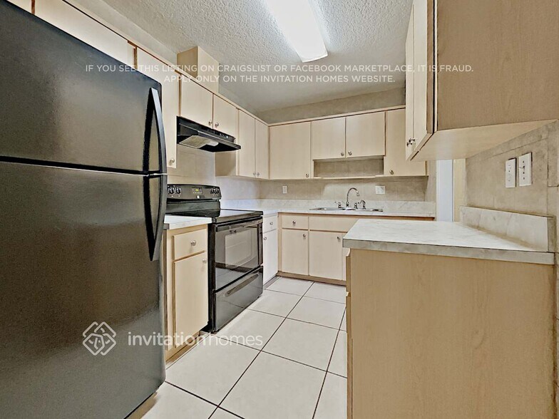 Building Photo - 3013 Touraine Ave