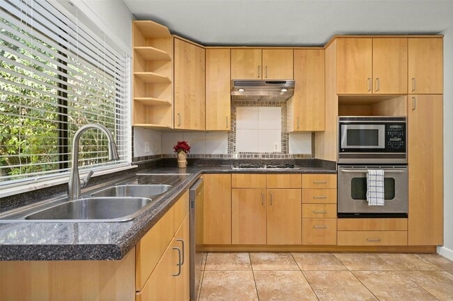 Building Photo - 11608 Big Trail