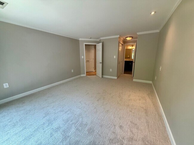 Building Photo - Sunny Luxury 2 Bedrooms 2 Baths Condo with...