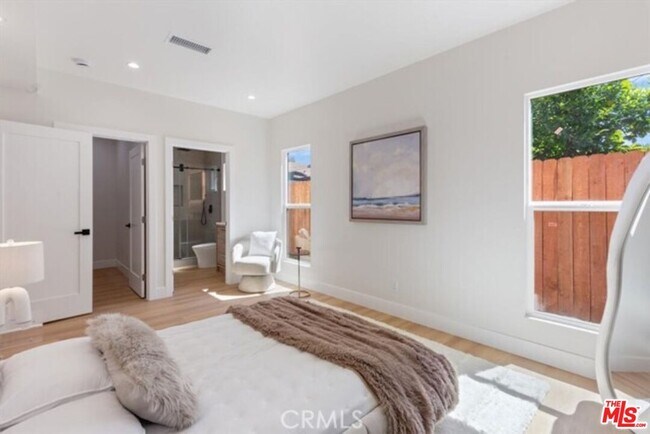 Building Photo - 22450 Dolorosa St