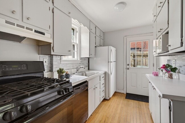 Building Photo - 624 22nd St S