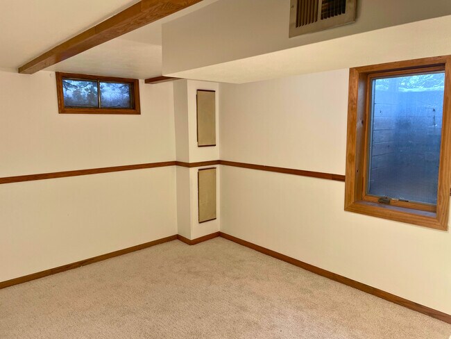 Building Photo - 1525 Carol Lynne Dr