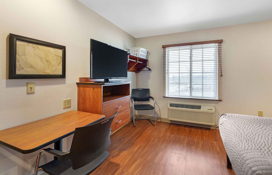 Building Photo - Furnished Studio-Cleveland - Airport