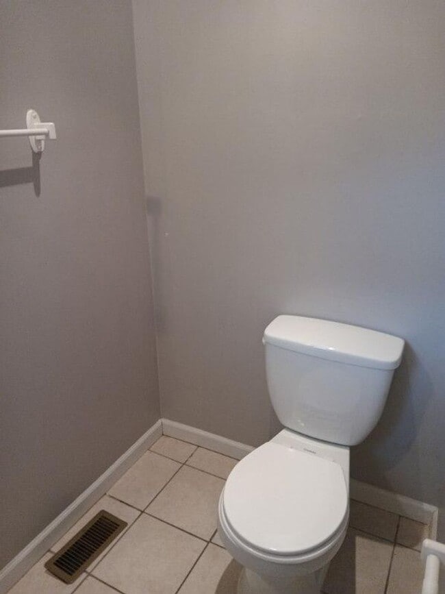 Building Photo - Beautiful 3 Bedroom, 2.1 Bath Home in Trenton!