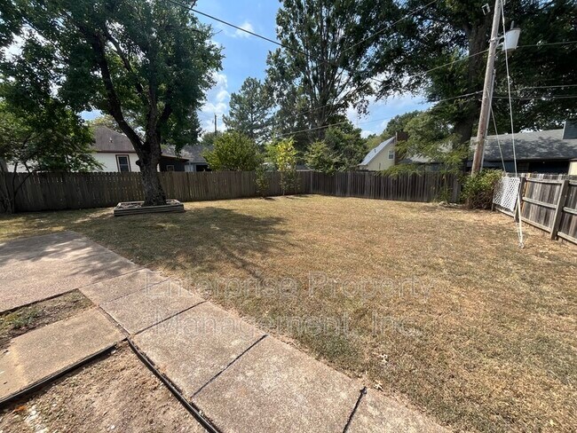 Building Photo - 7053 Daneman Dr