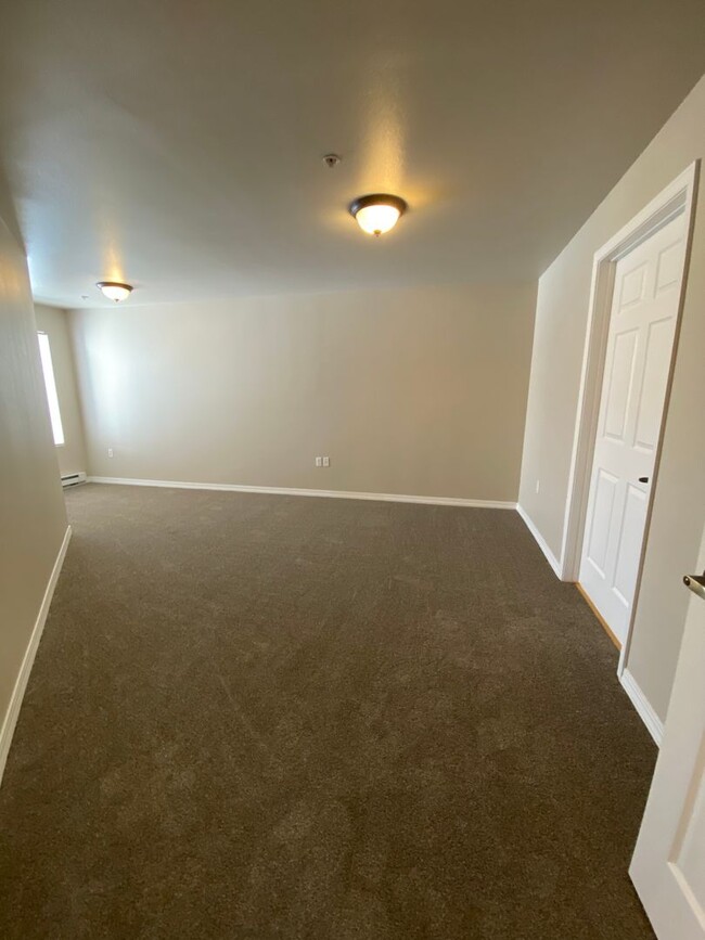 Building Photo - UPPER LEVEL CONDO (RPM#43)