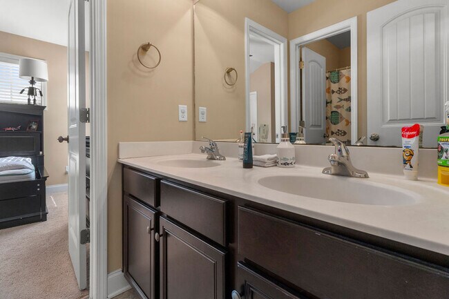 Building Photo - 209 Admiral Ct