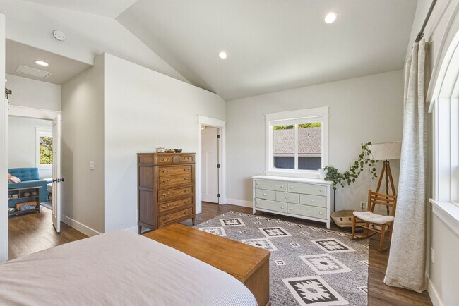 Building Photo - Bright & Spacious 4-Bedroom Haven Just Minutes from Leavenworth Village
