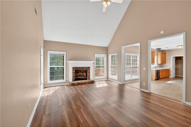 Building Photo - Spacious 5BR Home with Bonus Room & Private Backyard in Stockbridge