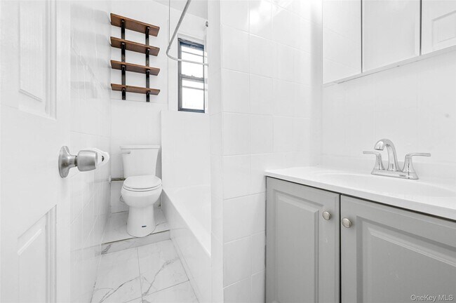 Building Photo - 933 Saratoga Ave