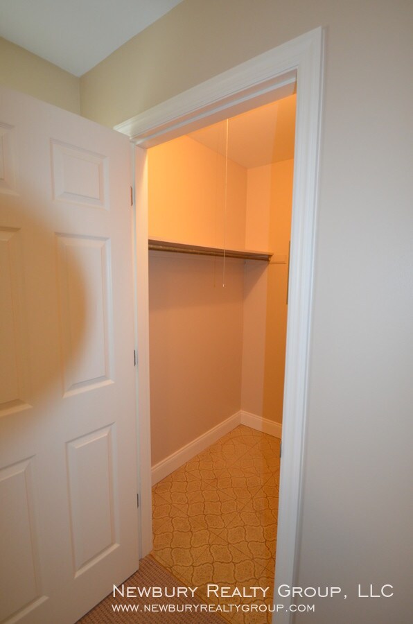 Building Photo - Sunbury Estates