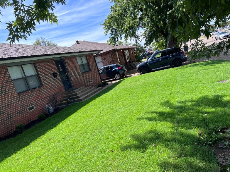 Primary Photo - 422 Chartrand Ave