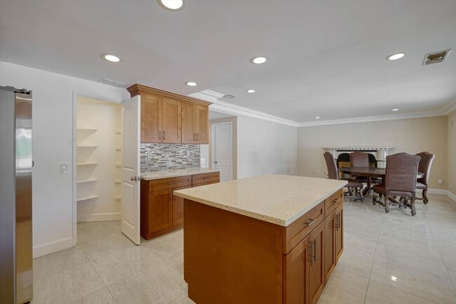 Building Photo - 4041 Alonzo Ave