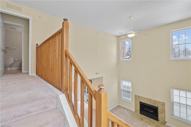 Building Photo - 240 Fox Hollow Dr