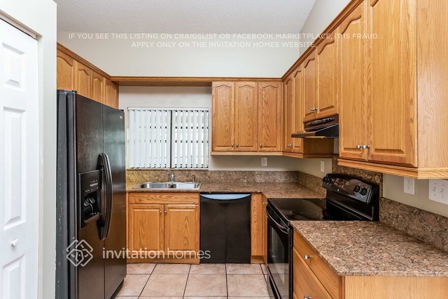 Building Photo - 13960 Beechwood Ct