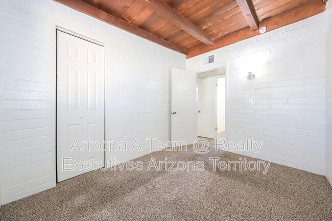 Building Photo - 3550 E Blacklidge Dr