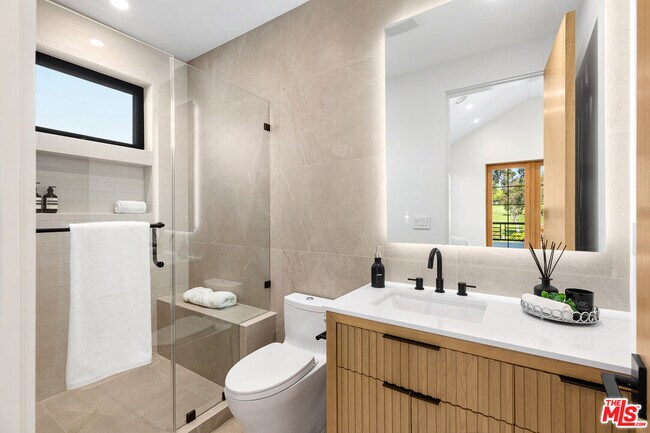 Building Photo - 2565 Patricia Ave