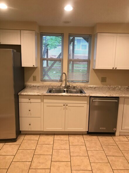 Building Photo - 201 W Locust St