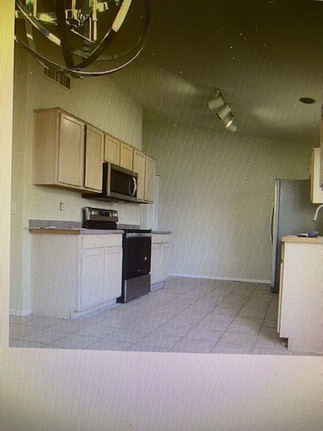 Building Photo - $2,350 3 Bedroom Gilbert 85296 Home For Le...