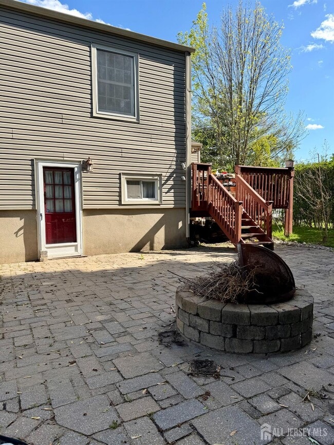 Building Photo - 214 Rivercrest Dr