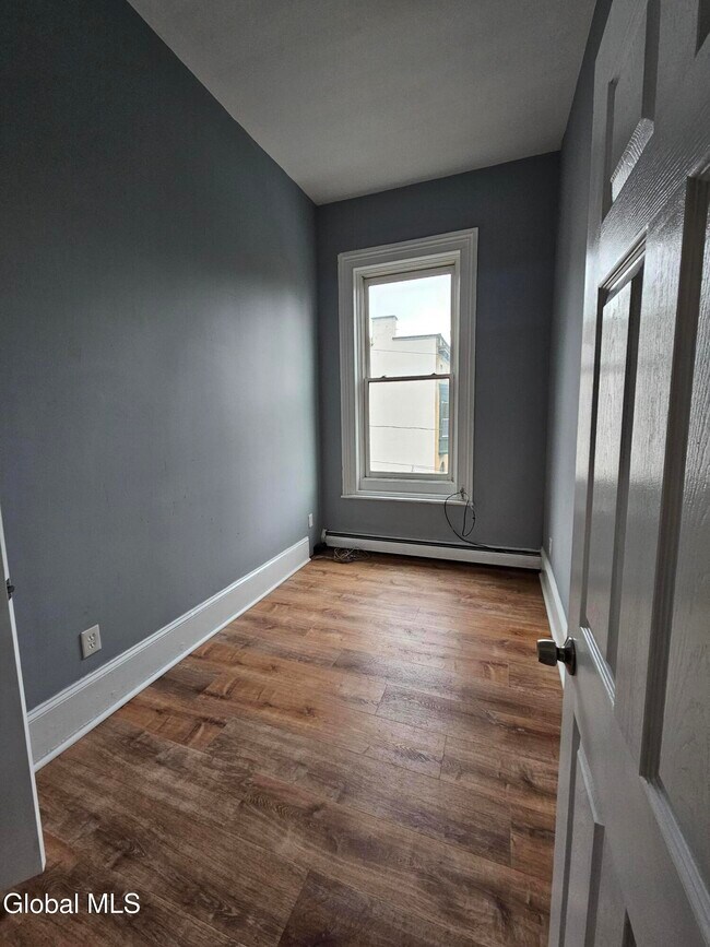 Building Photo - 32 1st St