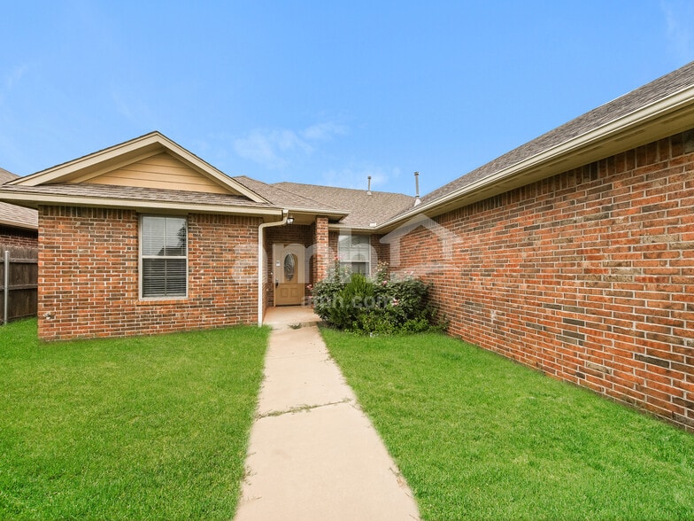 Building Photo - 8809 SW 46th St