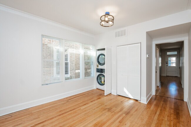 Building Photo - 2136 N Avers Ave