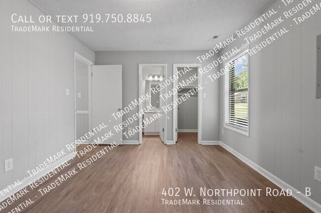 Building Photo - 402 W Northpoint Rd
